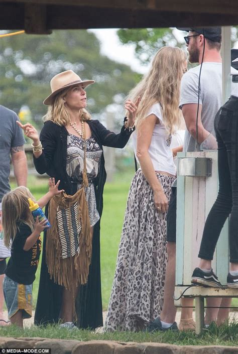 Chris Hemsworth and wife Elsa Pataky have a tense exchange ...