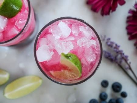 Cinco cócteles con frutas para refrescar el domingo  o ...