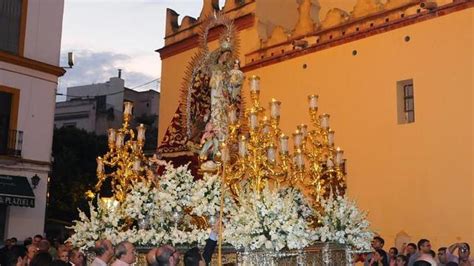 Cinco procesiones de Gloria recorren Sevilla en el puente ...