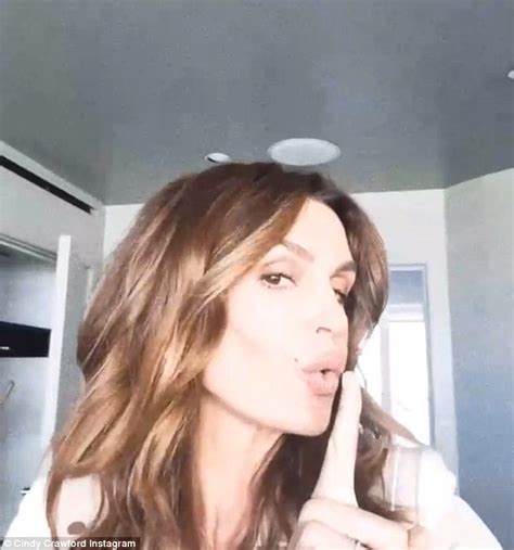 Cindy Crawford celebrates 1m instagram followers after ...