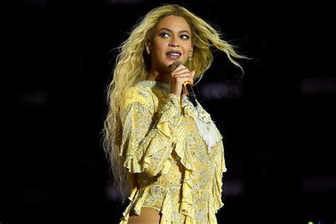 CMAs 2016: Beyoncé Attending and Performing