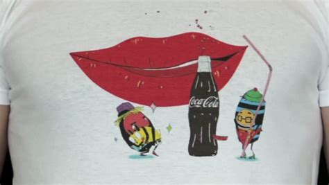Coca Cola crea una animación en las camisetas de sus fans ...