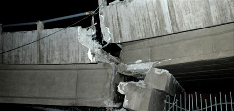 Colapsa puente en la avenida de Las Américas | Ecuavisa