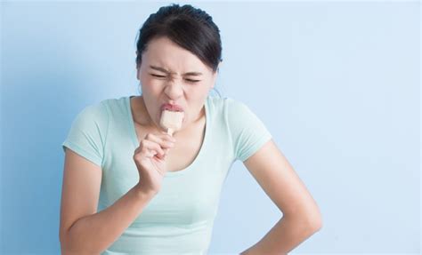 ¿Comer un helado puede causar dolor de garganta?