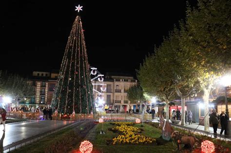 Comienza la Navidad en la plaza de Cervantes de Alcalá de ...
