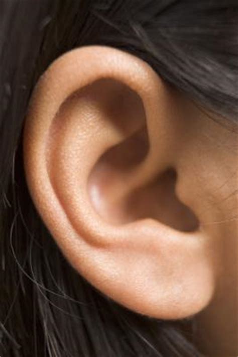 Cómo aliviar la presión de los oídos tapados | eHow en Español