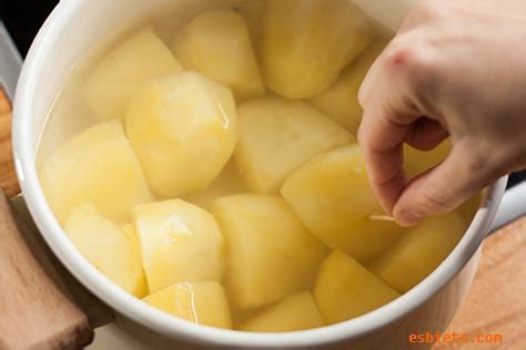 Cómo cocer patatas sin que se rompan   Esbieta