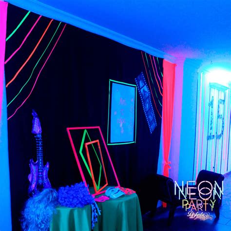 Como debe ser tu fiesta Neon temática 15 años   D´fiesta
