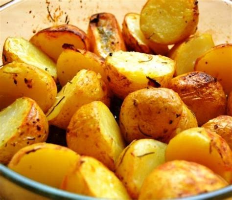 Cómo hacer patatas asadas en el microondas   4 pasos