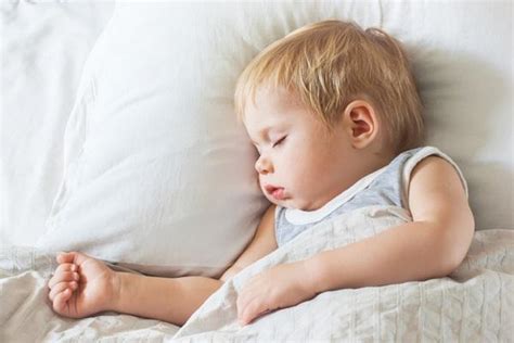 Cómo hacer que un niño duerma solo en su habitación