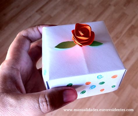 Cómo hacer rosas de papel sencillas   Manualidades