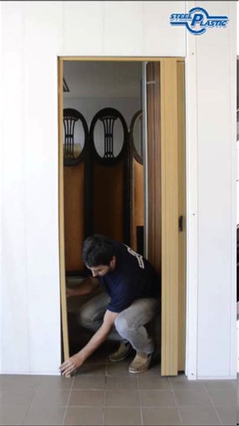 Cómo instalar una puerta plegadiza de PVC   YouTube