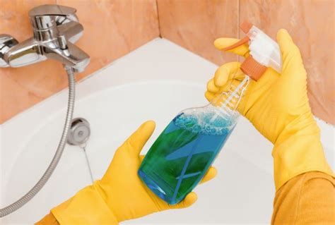 Cómo Limpiar la Bañera con Vinagre y Bicarbonato de Sodio
