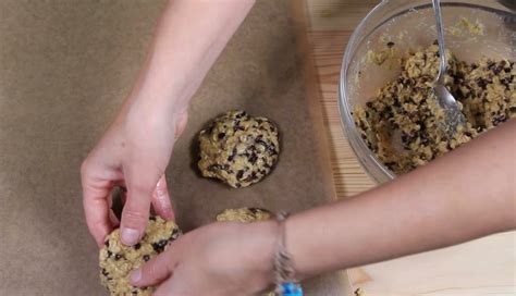 Cómo preparar galletas de avena con chips de chocolate ...