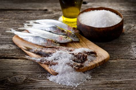 Cómo preparar un pescado a la sal perfecto   Recetín
