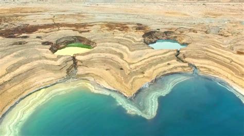 Cómo se forman los impresionantes socavones del mar Muerto ...