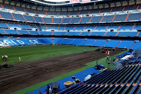 Cómo se instala el césped en el Santiago Bernabéu