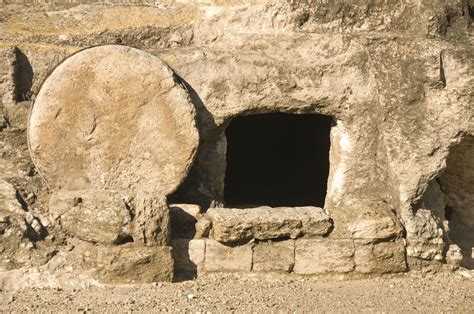 Contradictions in Gospel Accounts of Jesus  Tomb