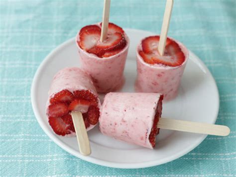 Cool Down: Strawberry Frozen Yogurt Pops   The Honest ...