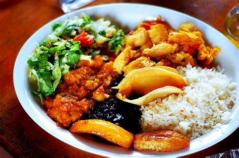 Costa Rican food : casado  rice, beans, fried plantains ...