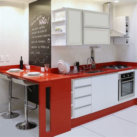 Cozinha planejada grande com detalhes em vermelho | Leroy ...