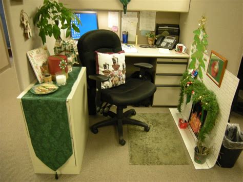 CREATIVE INSPIRATIONAL WORK PLACE CHRISTMAS DECORATIONS ...