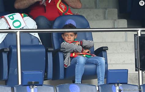 Cristiano Junior, fils de Ronaldo dans les tribunes de l ...