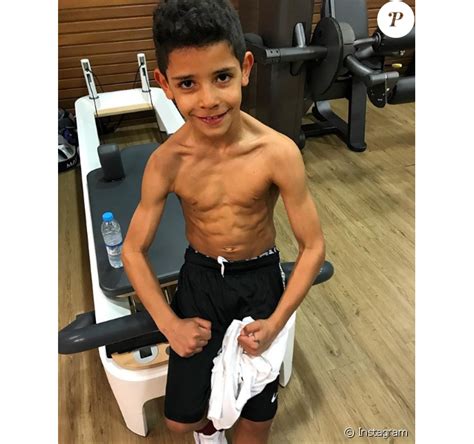Cristiano Ronaldo : Son fils de 7 ans l imite et fait plus ...