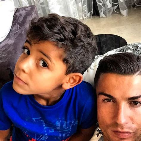 Cristiano Ronaldo y su hijo, como dos gotas de agua