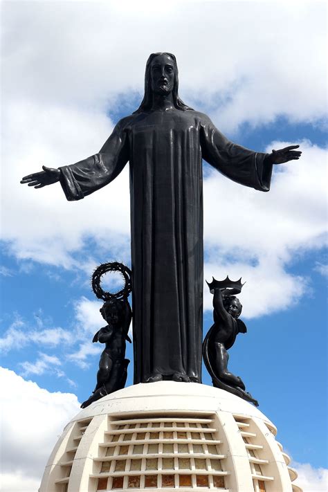 Cristo Rey  Mexican statue    Wikipedia