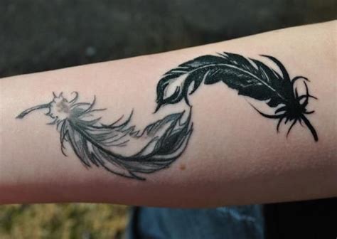 Cuál es el significado de los tatuajes de plumas ...