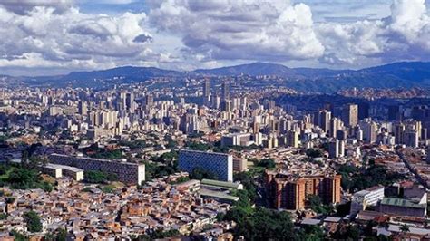 Cuantos habitantes tiene Caracas?