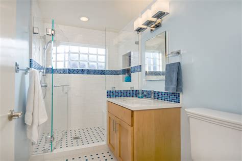 Cuartos de baño en azul y blanco