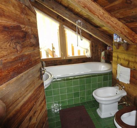 Cuartos de baño rusticos   50 ideas con madera y piedra
