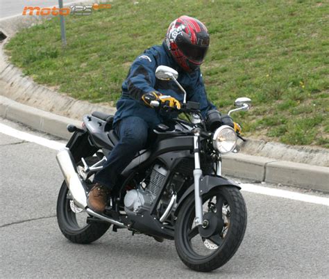 Daelim Roadwin 125 FI   A lo grande   Moto 125 cc