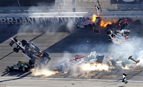 Dan Wheldon crash video: IndyCar champion dead after 15 ...