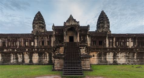 Datei:Angkor Wat, Camboya, 2013 08 16, DD 079.JPG – Wikipedia