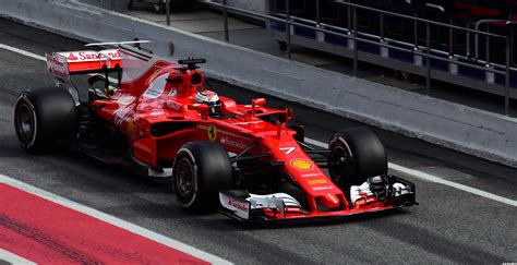Datei:Ferrari SF70H Räikkönen Barcelona Test.jpg – Wikipedia