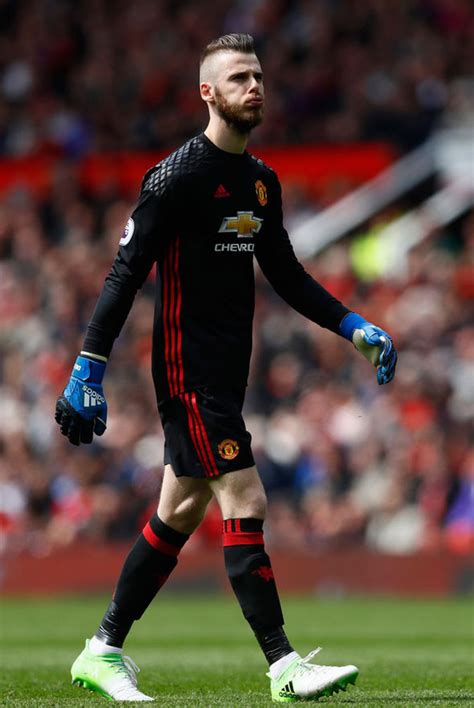 David De Gea to Real Madrid: Move in risk after WhatsApp ...
