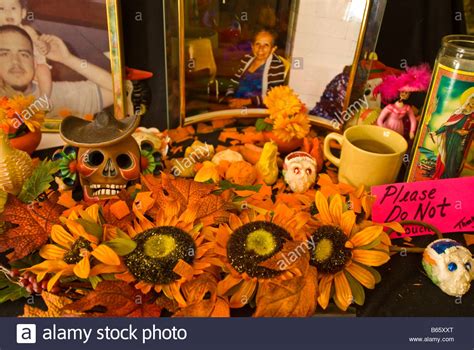 Day of the Dead altar traditional marigold flowers Mexican ...