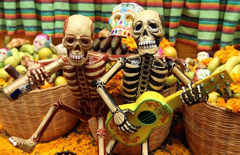 De tradiciones y costumbres: Día de Muertos – Arinder ...