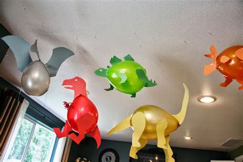 Decoración con globos para fiestas de dinosaurios Pequeocio