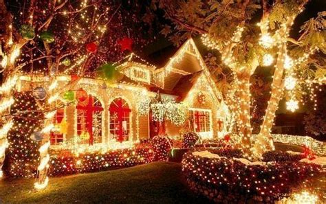 Decoración navideña al exterior de las casas .... directa ...