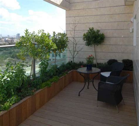 Decorar el balcón con plantas   pisos Al día   pisos.com