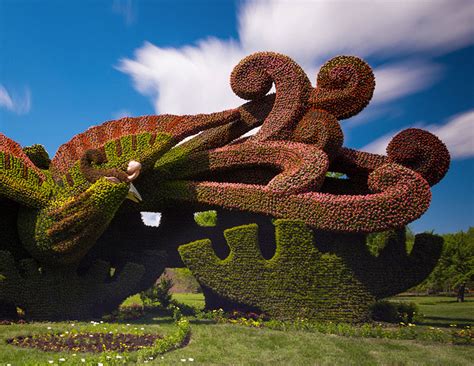 Des sculptures végétales monumentales installées dans les ...
