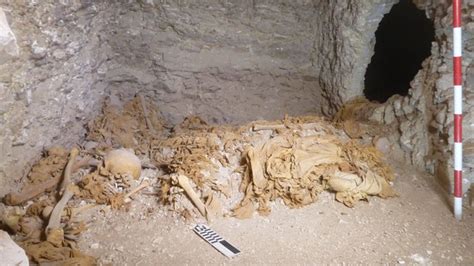 Descoberta em Luxor uma tumba de 4.000 anos com cem múmias ...