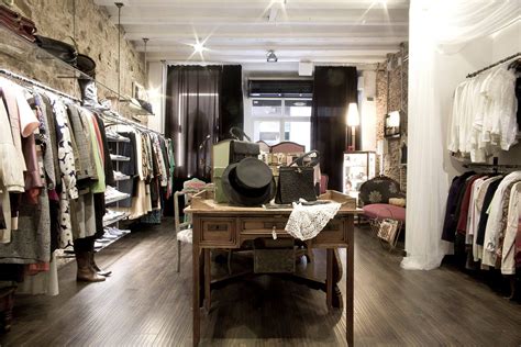 Descubre siete tiendas de moda  vintage  en Barcelona ...