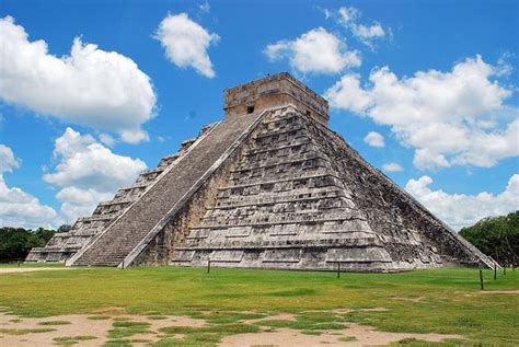 Descubren la pirámide más antigua de la cultura maya en ...