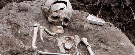 Descubren la tumba de un “vampiro real” en Bulgaria en el ...