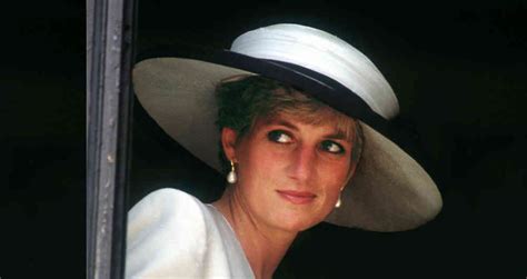 Diana de Gales: lady Di critica de Antonio Cabellero, por
